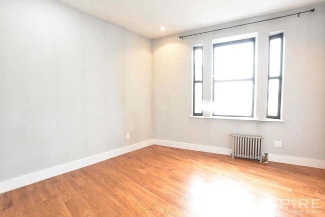 Foto del edificio - 740 Driggs Ave