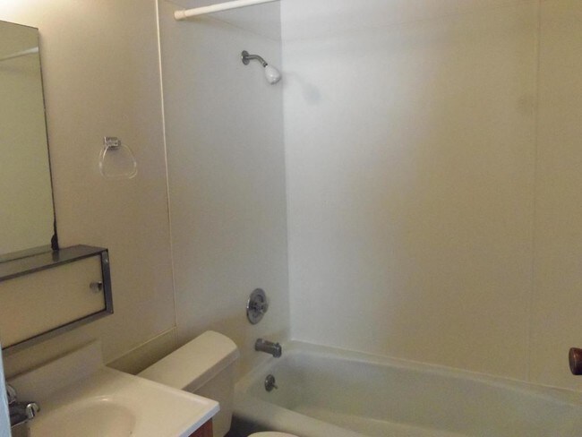 Foto del edificio - 1212 D Street, #11