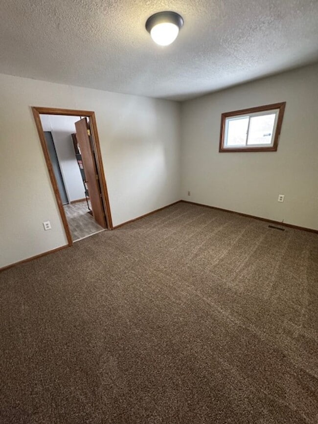 Foto del edificio - 4015 E Pettit Ave