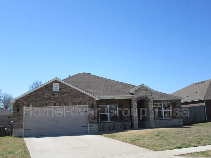Primary Photo - 1001 Colhurst Ln