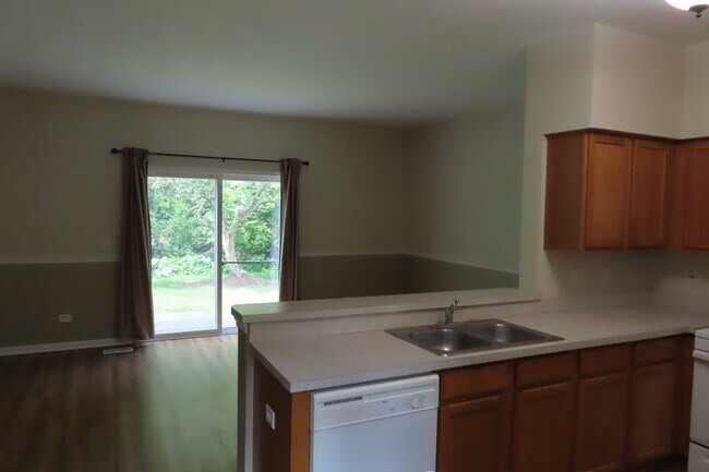Building Photo - 4049 Oak Tree Ln