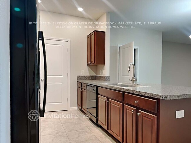 Foto del edificio - 10654 Lake Montauk Dr