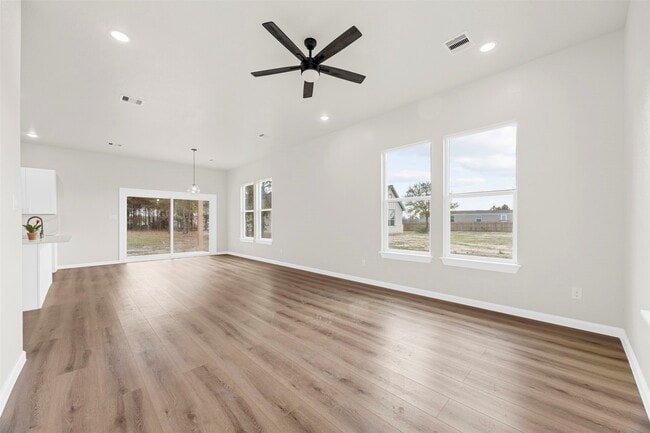 Foto del edificio - 56 Rd 5604