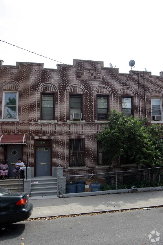 Primary Photo - 535 Bradford St