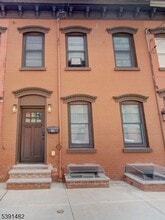 Building Photo - 16 Eagles St