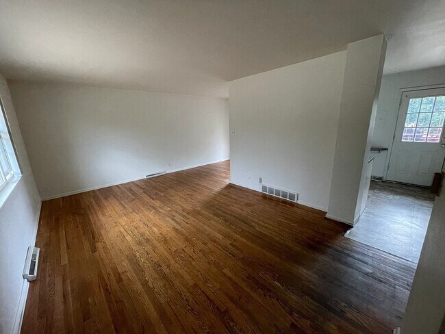 Building Photo - "Charming Bi Level Home, 4-Bed Oasis with 2 Baths in Boulder - Avail 8/15/26