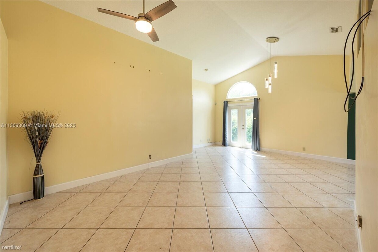 Foto principal - 3 br, 2 bath House - 515 Marill Ter