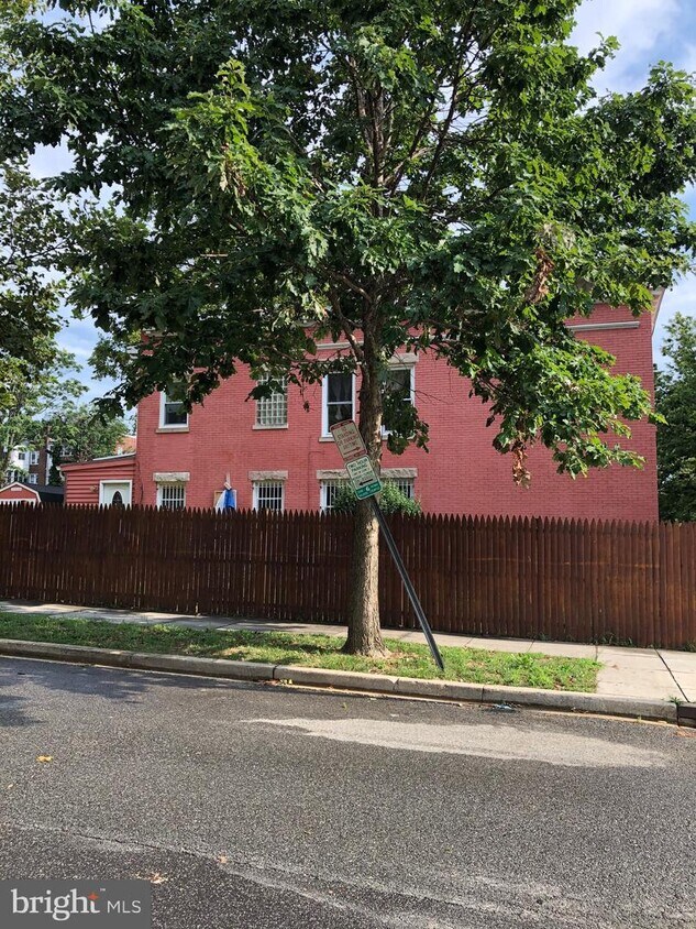 Foto principal - 1400 First St SW