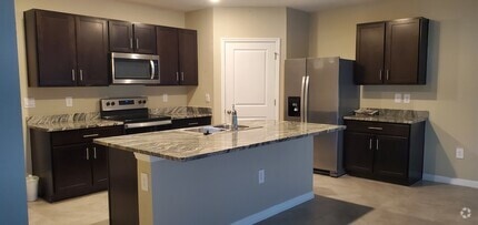 Building Photo - 17903 Reserva Dr