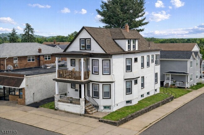 Foto del edificio - 315 Haledon Ave