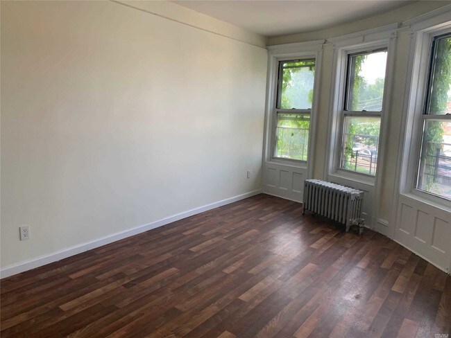 Building Photo - 74-12 Rockaway Blvd