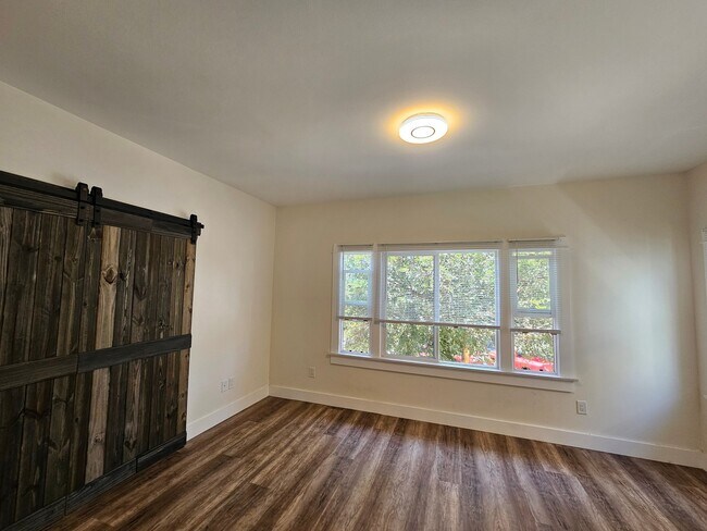 Foto del edificio - 740 Lime Ave