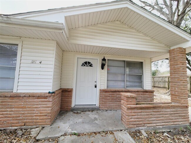 Building Photo - 4910 Mayflower St