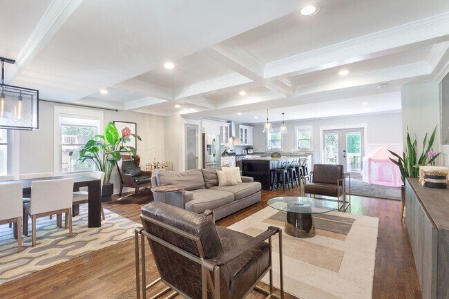 Foto del edificio - Gorgeous 4/3.5 w/ Bedroom on Main & Large,...