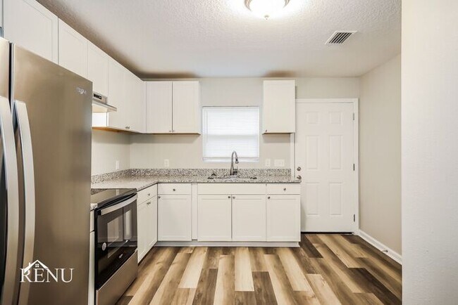 Foto del edificio - 315 W 18th St