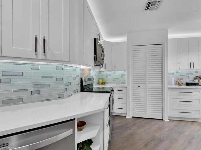 Foto del edificio - 13141 Hamilton Harbour Dr