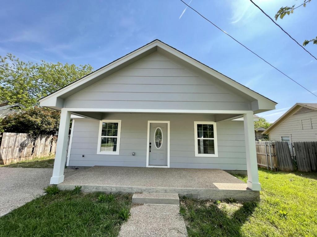 812 S. Tyler House for Rent in McGregor, TX