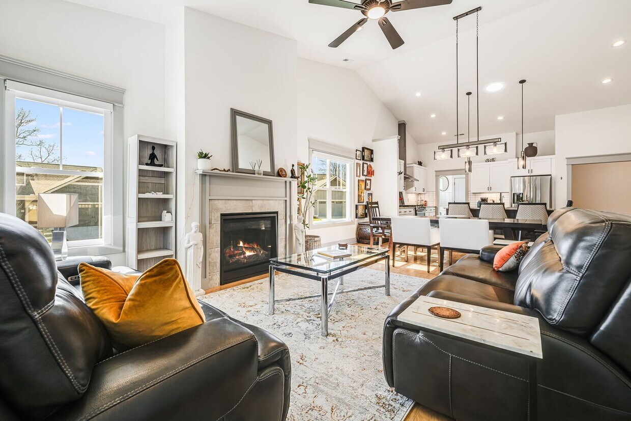 Foto principal - Modern & Fully-Furnished 3-Bedroom Home in Arden with Utilities Included