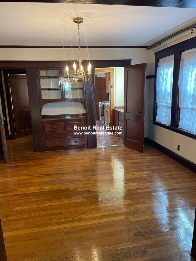 Primary Photo - 24 Sterling St