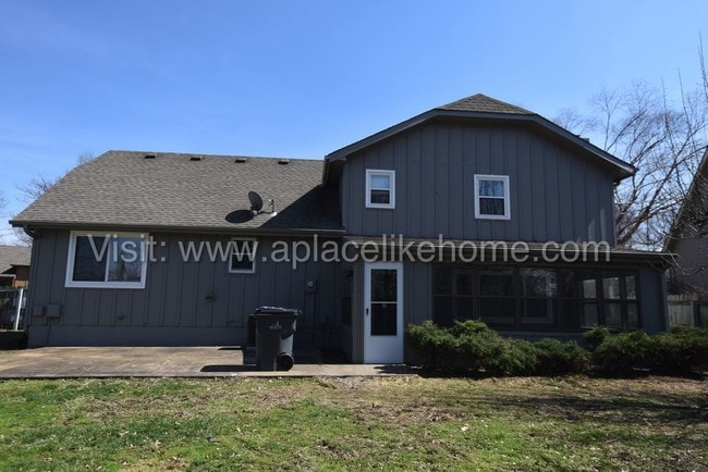 Building Photo - 1001 S Kenwood St Olathe KS 66062