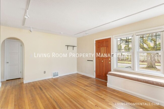 Building Photo - 3135 NE 86th Ave