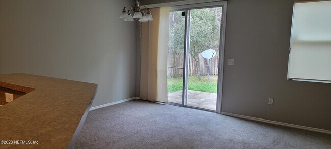 Building Photo - 11751 Silver Hill Dr