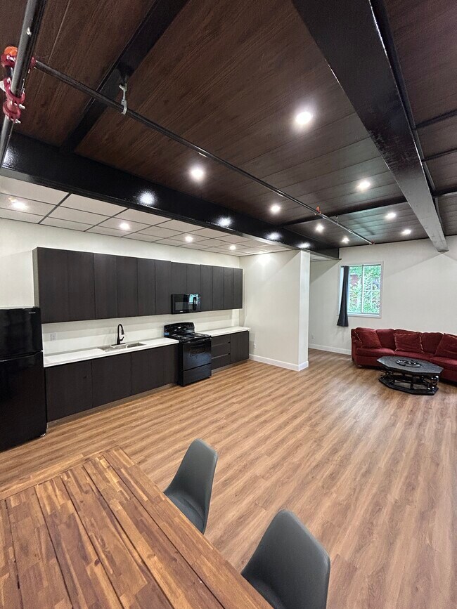 Foto del edificio - 64 Sand Creek Rd