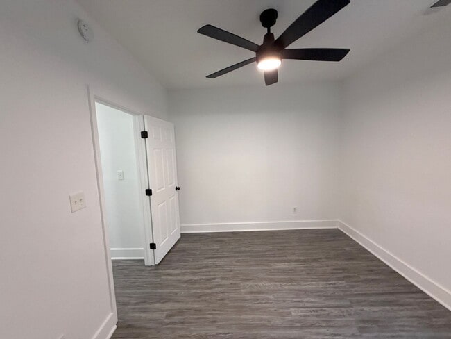 Foto del edificio - 760 N McNeil St