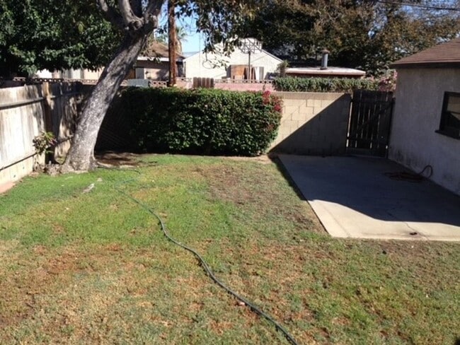 Building Photo - 2212