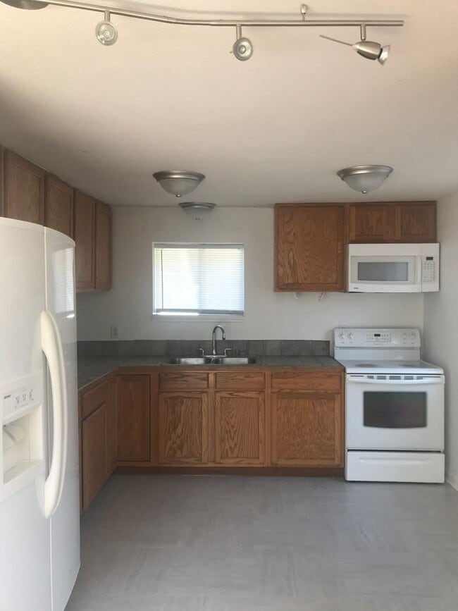 Foto del edificio - For Rent: Charming 2 Bed 1 Bath Home in th...