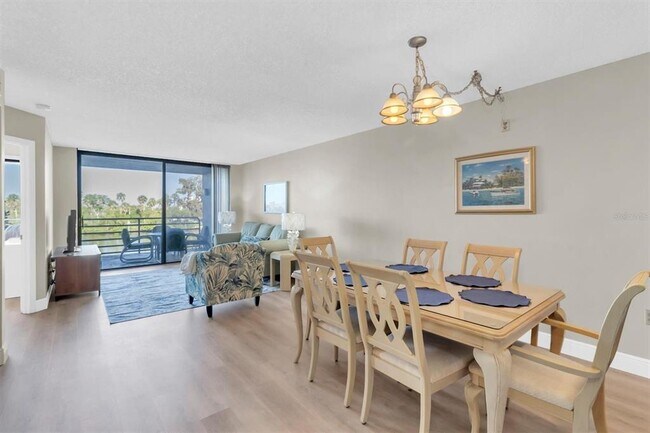Foto del edificio - 4823 Ebbtide Ln