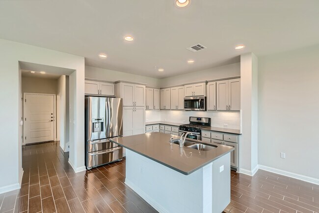 Foto del edificio - 13800 Lyndhurst St