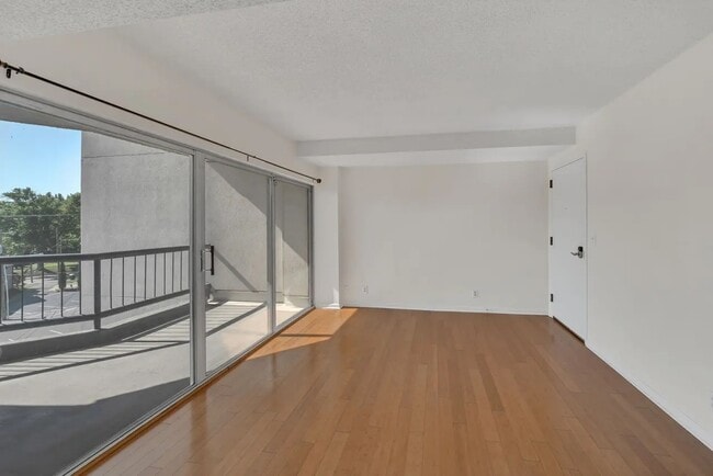 Photo - 900 19th Ave S Apartment