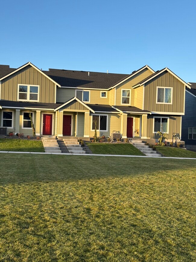 Espacio verde frente a la casa adosada - 94 E Spirea Ln