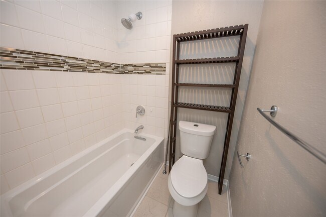 Foto del edificio - 1880 White Oak Dr