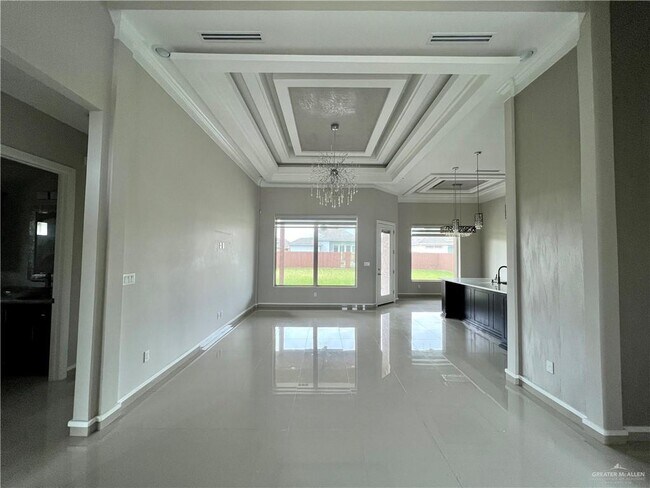 Foto del edificio - 5105 Maple Ave