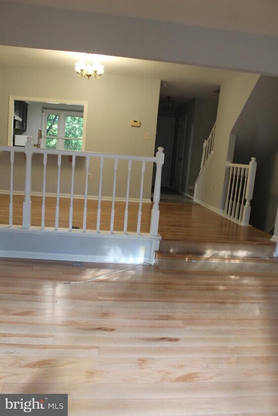 Foto principal - 10842 Douglas Ave