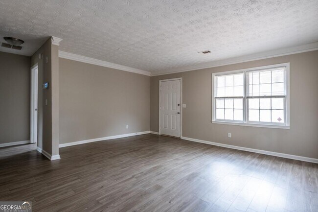 Building Photo - 467 Southern Way