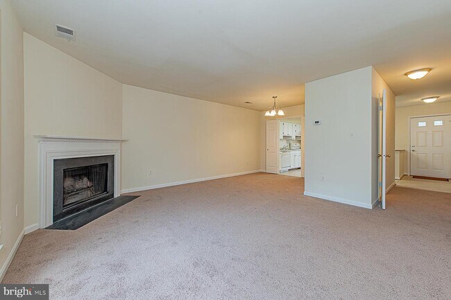 Foto del edificio - 5905 Rowanberry Dr