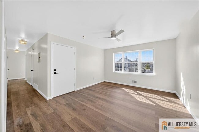 Building Photo - 19 Harris St