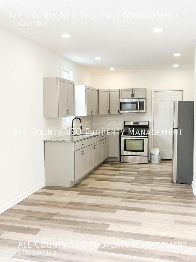 Building Photo - 2232 W 104th St