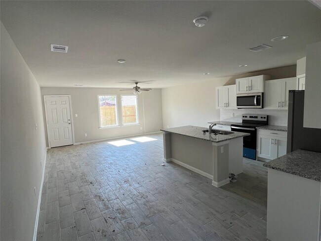 Foto del edificio - 9014 Intervale St