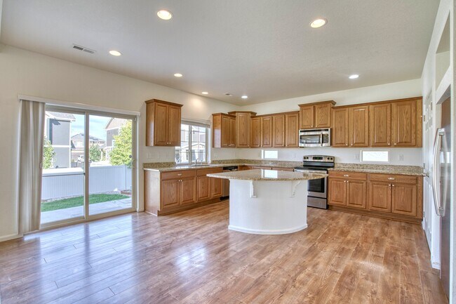 Kitchen - 270 Pear Lake Way
