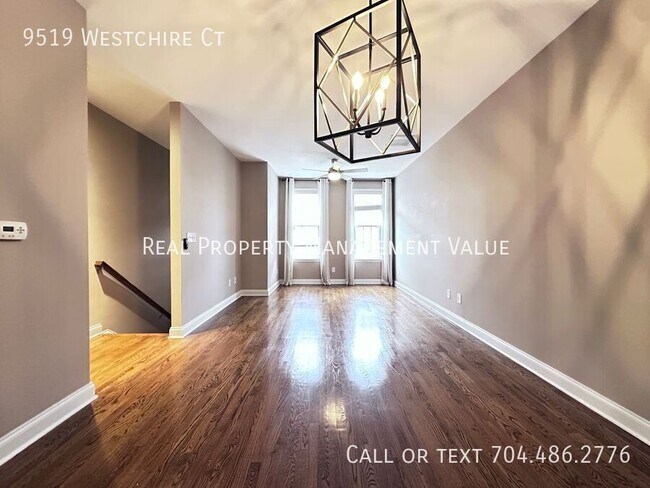 Foto del edificio - 9519 Westchire Ct