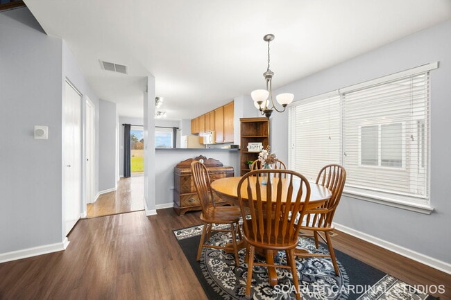 Foto del edificio - 2410 Mayfield Dr