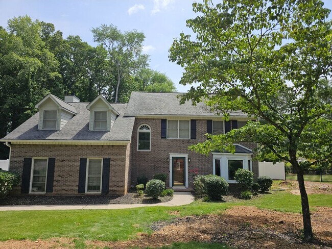 Building Photo - Perfect Peachtree City Location, 4 Bedroom...
