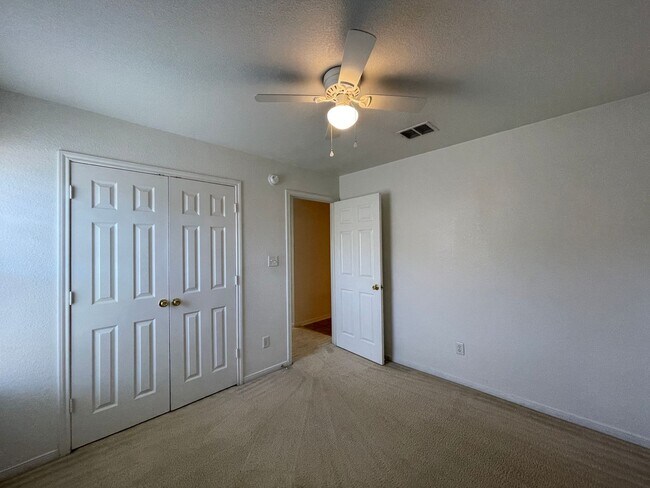 Foto del edificio - 4-Bedroom House for Rent in Killeen