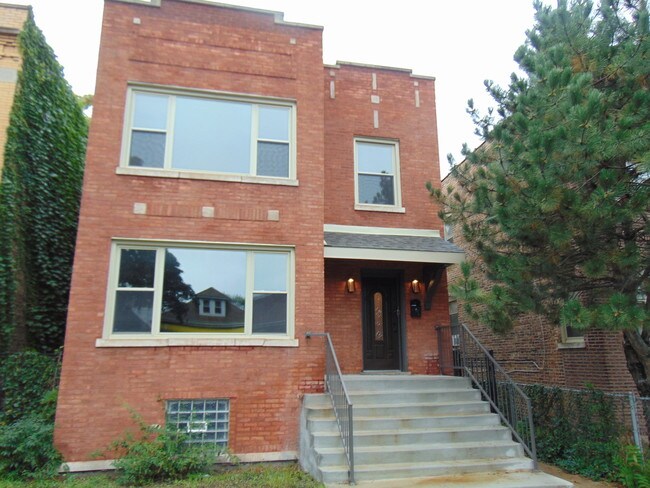 Building Photo - 7208 S Cornell Ave