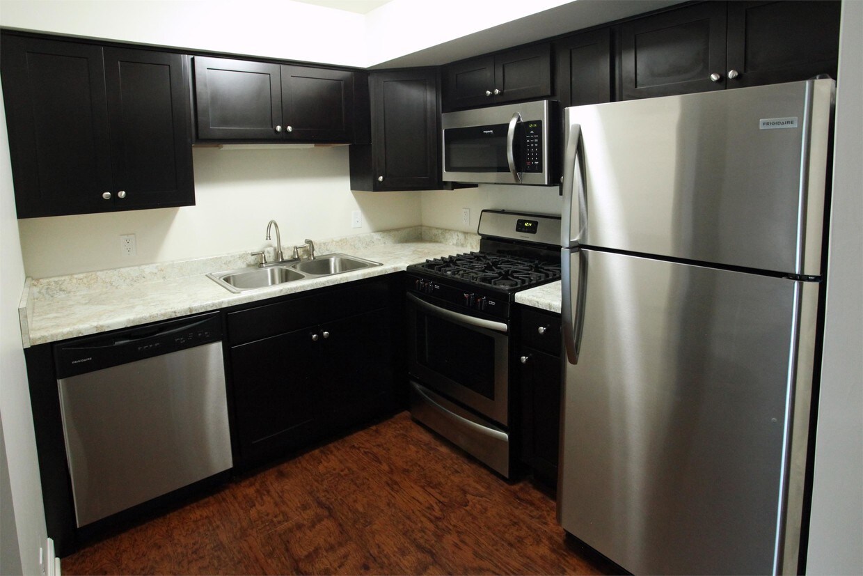 Primary Photo - 1163 W Wilson St
