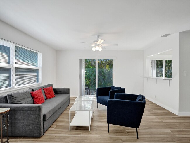 Building Photo - 6581 NE 7th Ave